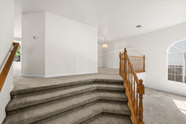 8038 Falcon View Dr, Antelope, CA 95843