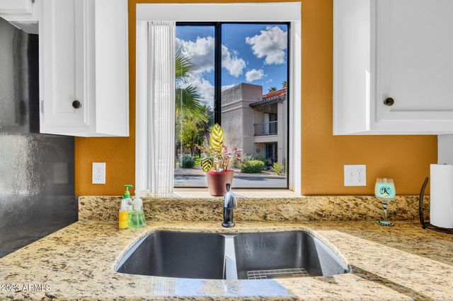 9430 E Mission Lane 101, Scottsdale, AZ 85258