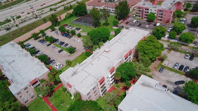 8411 NW 8th St 301, Miami, FL 33126