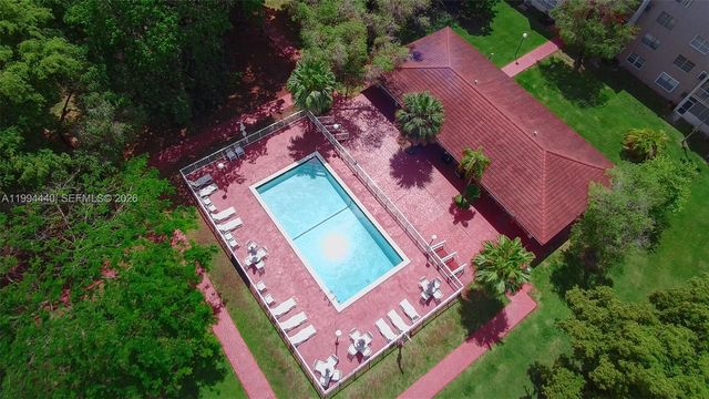 8411 NW 8th St 301, Miami, FL 33126