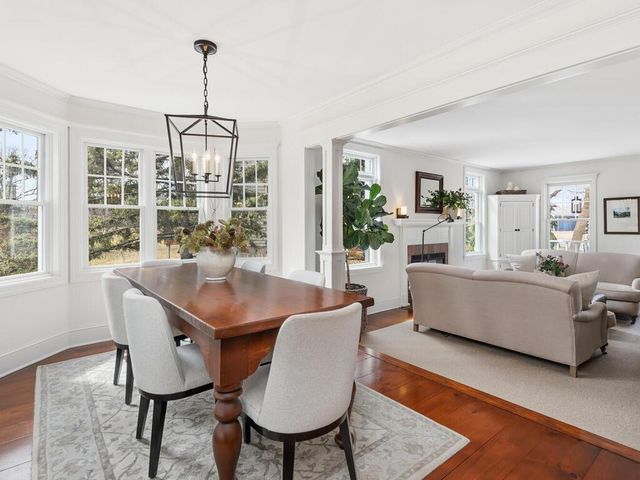 1301 Courtland E, Waconia, MN 55387