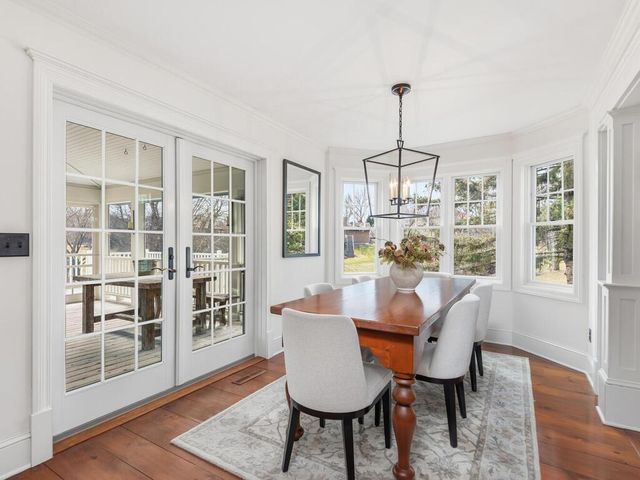 1301 Courtland E, Waconia, MN 55387