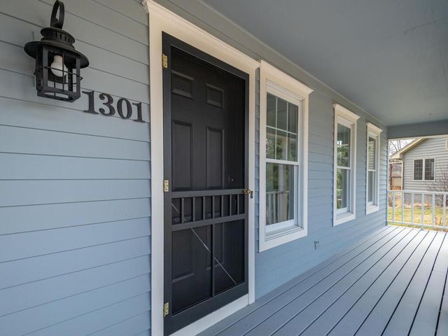 1301 Courtland E, Waconia, MN 55387