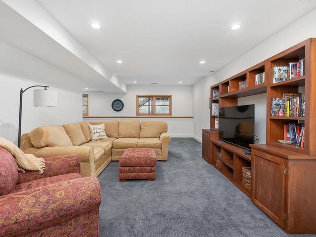 1301 Courtland E, Waconia, MN 55387