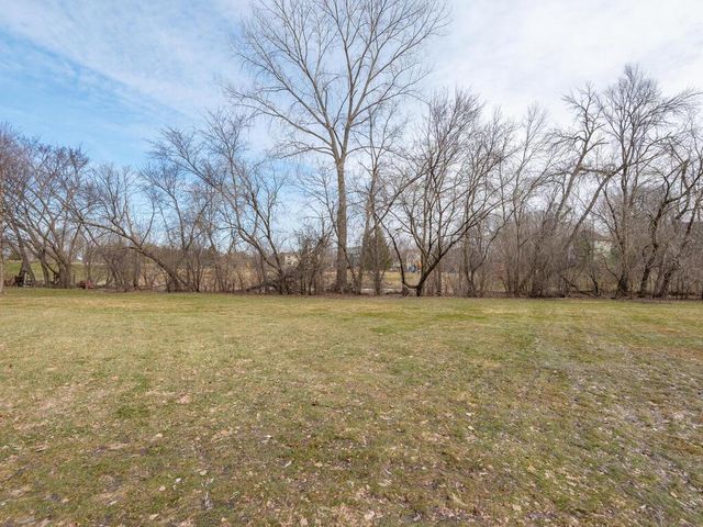 1301 Courtland E, Waconia, MN 55387