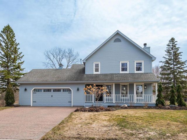 1301 Courtland E, Waconia, MN 55387