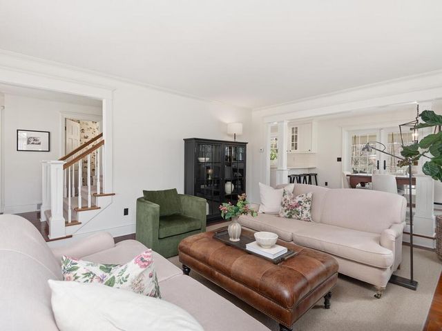 1301 Courtland E, Waconia, MN 55387