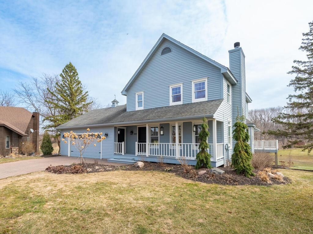 1301 Courtland E, Waconia, MN 55387