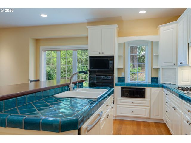 1081 Nw BAKER CREST Ct, Mc Minnville, OR 97128