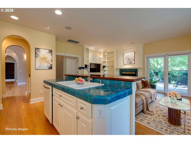 1081 Nw BAKER CREST Ct, Mc Minnville, OR 97128