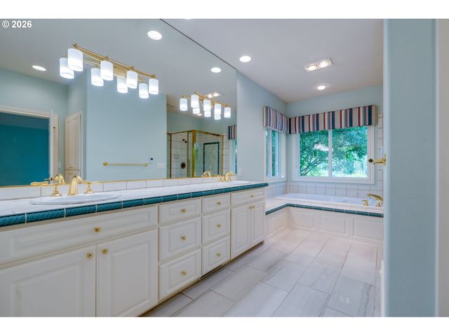 1081 Nw BAKER CREST Ct, Mc Minnville, OR 97128