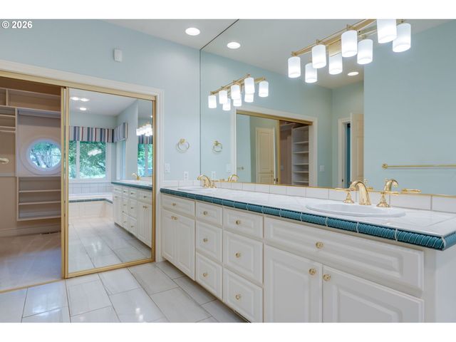 1081 Nw BAKER CREST Ct, Mc Minnville, OR 97128