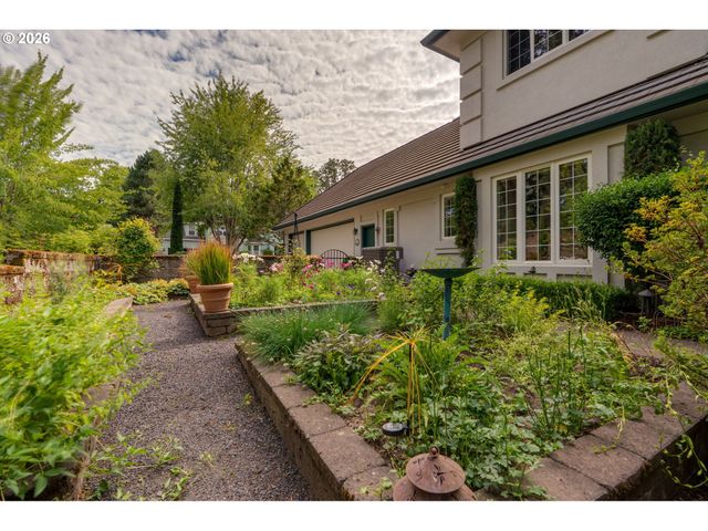 1081 Nw BAKER CREST Ct, Mc Minnville, OR 97128
