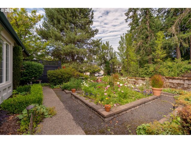 1081 Nw BAKER CREST Ct, Mc Minnville, OR 97128