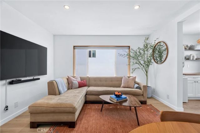 2135 Bellevue 12, Los Angeles, CA 90026
