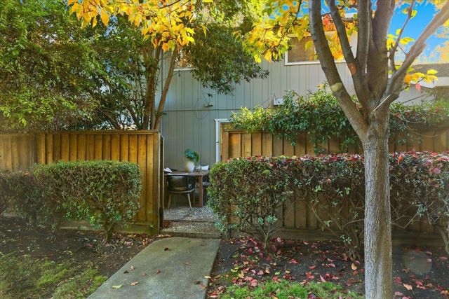 1542 Canna Court, Mountain View, CA 94043