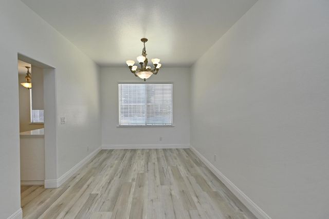 878 N Ash Avenue, Clovis, CA 93611