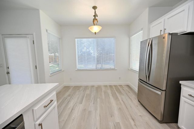 878 N Ash Avenue, Clovis, CA 93611