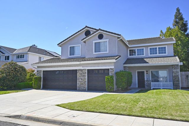 878 N Ash Avenue, Clovis, CA 93611