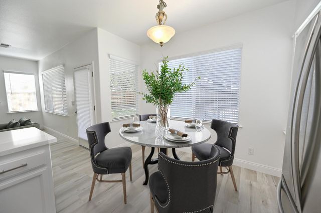 878 N Ash Avenue, Clovis, CA 93611