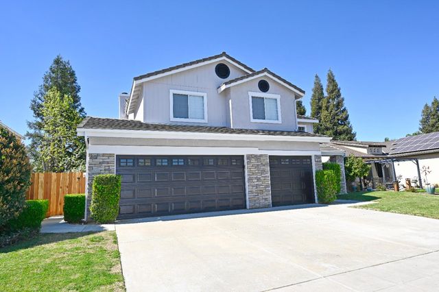 878 N Ash Avenue, Clovis, CA 93611