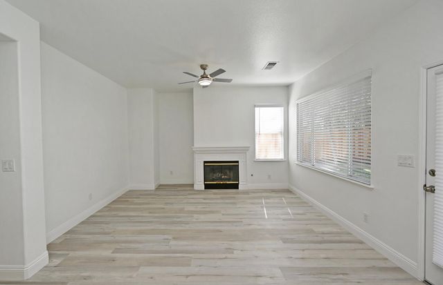 878 N Ash Avenue, Clovis, CA 93611