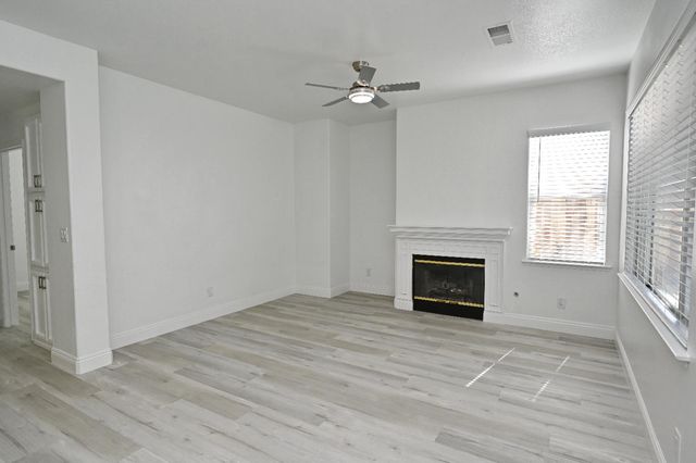 878 N Ash Avenue, Clovis, CA 93611