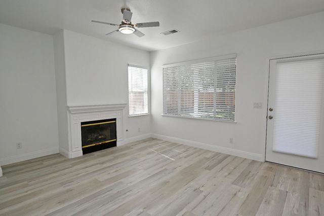 878 N Ash Avenue, Clovis, CA 93611