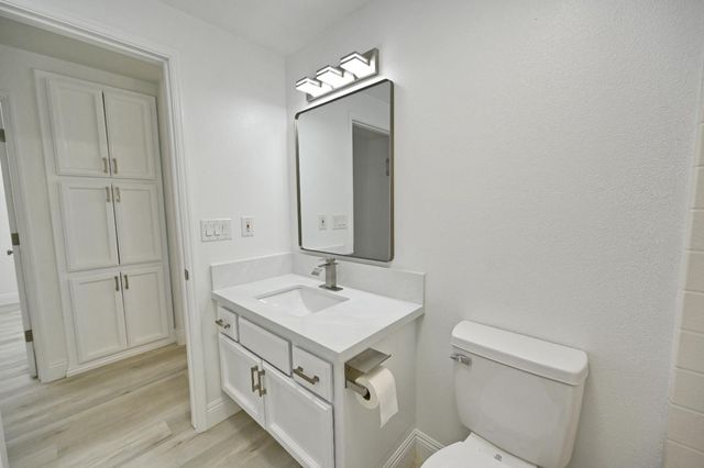 878 N Ash Avenue, Clovis, CA 93611