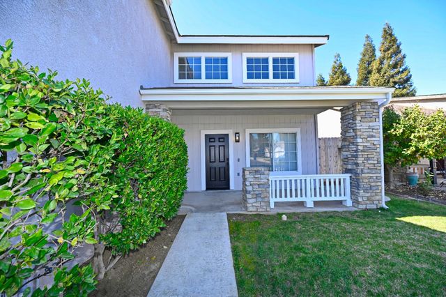 878 N Ash Avenue, Clovis, CA 93611