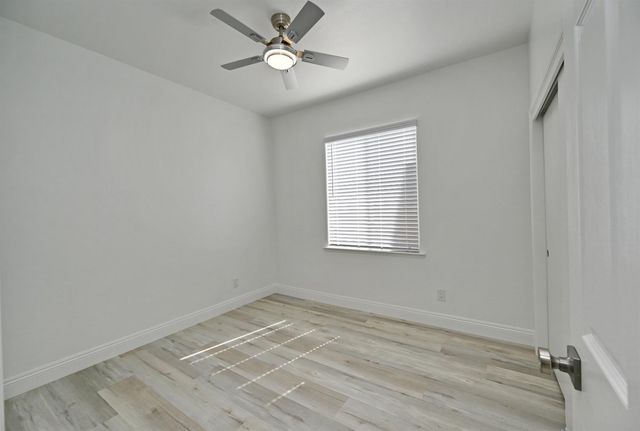 878 N Ash Avenue, Clovis, CA 93611