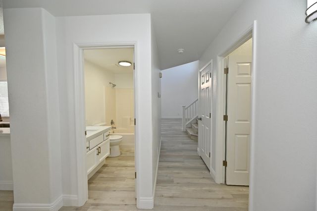 878 N Ash Avenue, Clovis, CA 93611