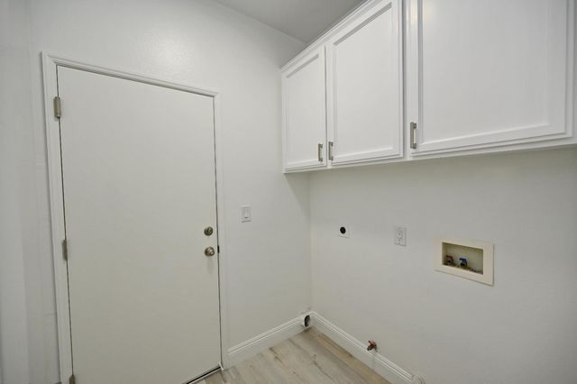 878 N Ash Avenue, Clovis, CA 93611