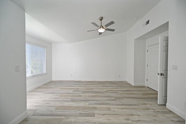 878 N Ash Avenue, Clovis, CA 93611