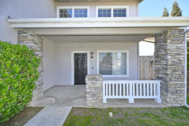 878 N Ash Avenue, Clovis, CA 93611