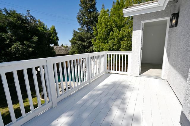 878 N Ash Avenue, Clovis, CA 93611