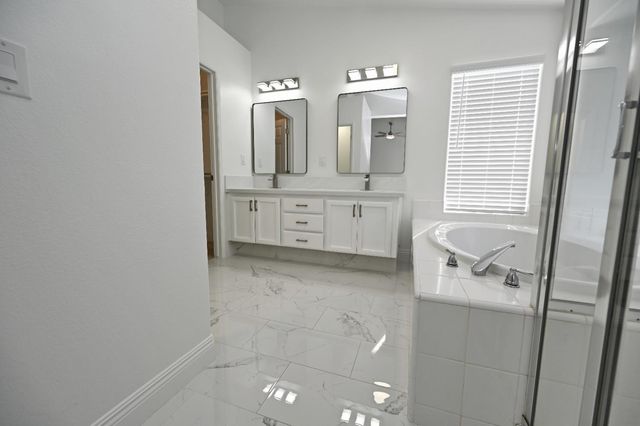 878 N Ash Avenue, Clovis, CA 93611