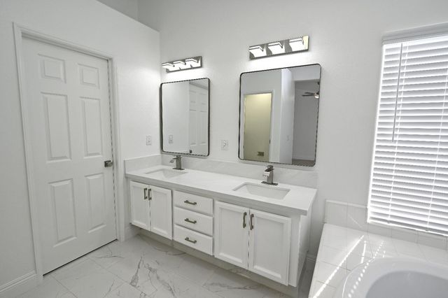 878 N Ash Avenue, Clovis, CA 93611