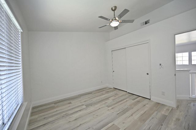 878 N Ash Avenue, Clovis, CA 93611