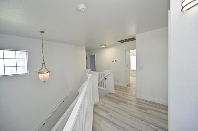 878 N Ash Avenue, Clovis, CA 93611