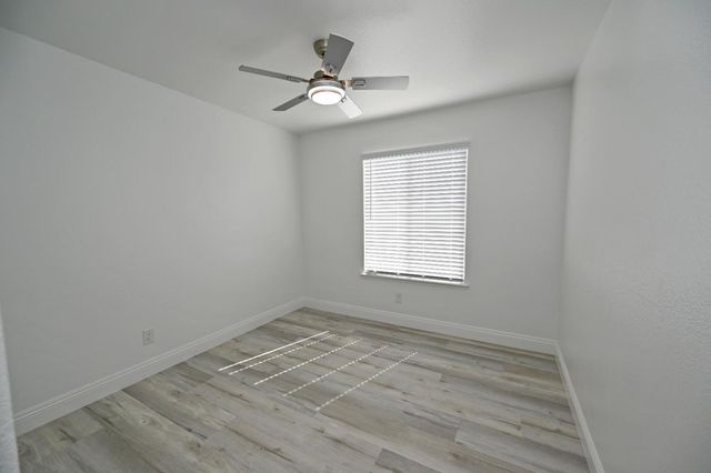 878 N Ash Avenue, Clovis, CA 93611