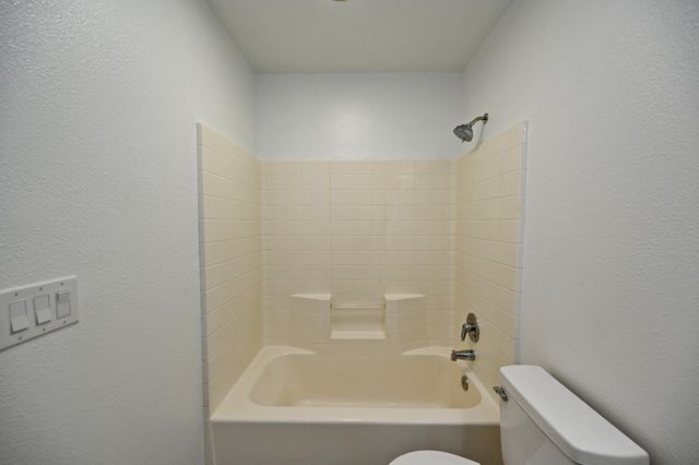 878 N Ash Avenue, Clovis, CA 93611