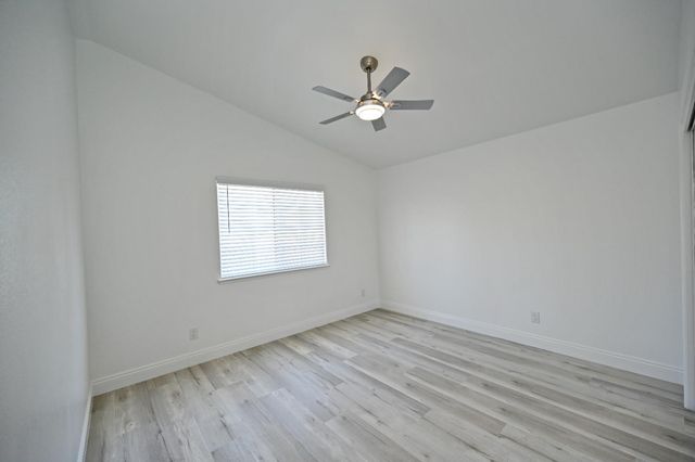 878 N Ash Avenue, Clovis, CA 93611