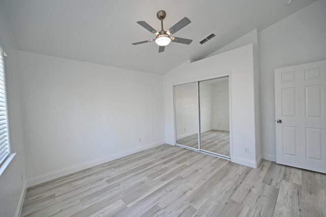 878 N Ash Avenue, Clovis, CA 93611