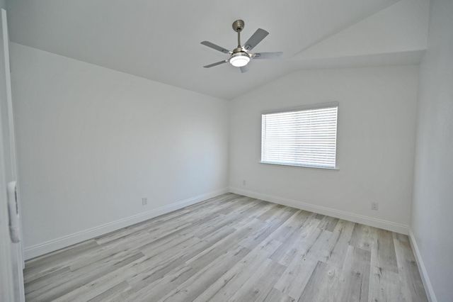 878 N Ash Avenue, Clovis, CA 93611