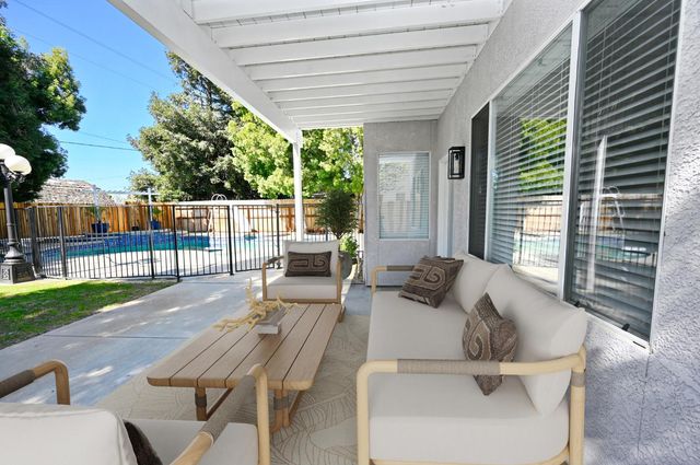 878 N Ash Avenue, Clovis, CA 93611