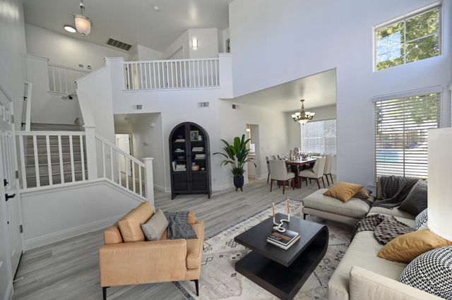 878 N Ash Avenue, Clovis, CA 93611