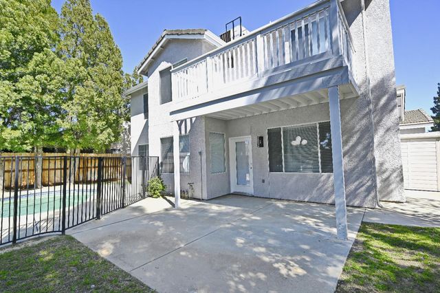 878 N Ash Avenue, Clovis, CA 93611