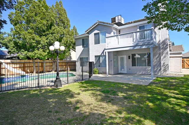 878 N Ash Avenue, Clovis, CA 93611