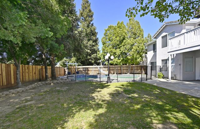 878 N Ash Avenue, Clovis, CA 93611